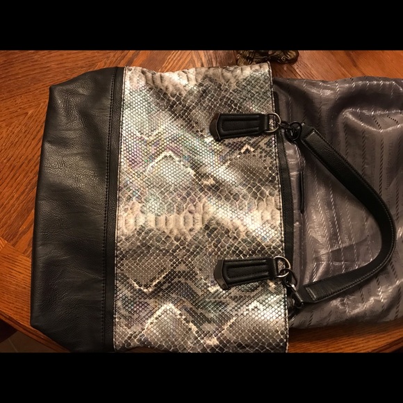 Sharp Iridescent Alligator Print Tote Bag! - Picture 11 of 16